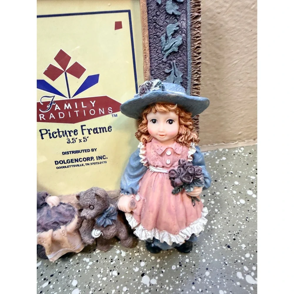 Family Traditions Victorian Girl Teddy Bear 3.5x5 Picture Frame 3D Resin‎ Decor